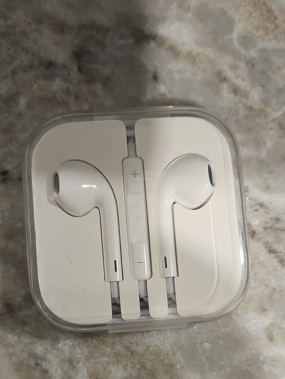 White Apple Wired Earbuds with Inline Remote
